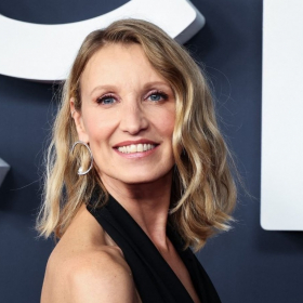 “Des jeunes me parlent encore de Chouchou” : Alexandra Lamy bouleversée par ce succès inattendu