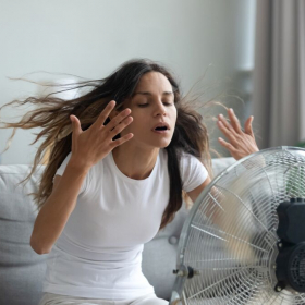 Canicule : pourquoi dormir avec un ventilateur toute la nuit peut nuire à votre santé