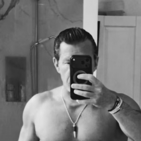 La transformation spectaculaire de Benjamin Castaldi : sa photo torse nu affole les internautes