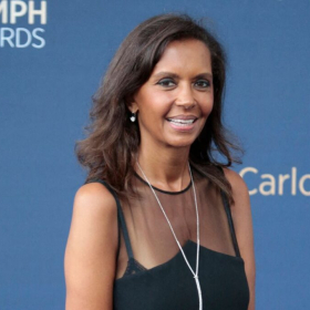 Célibataire, mais comblée : ce que Karine Le Marchand fait en secret chaque soir