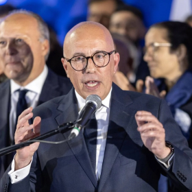 Éric Ciotti maintient sa stratégie d’« union des droites », mais sa position divise les cadres des Républicains