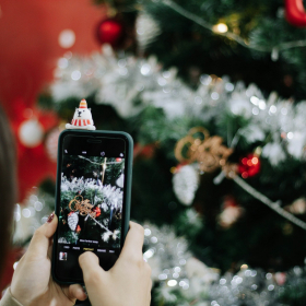 Ce malaise discret qui revient chaque Noël… et que les réseaux aggravent