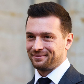 "Vous pourriez être en couple avec…" : Jordan Bardella surprend tout le monde avec une réponse inattendue sur sa vie privée