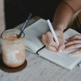 5 rituels bien-être à adopter pour se recentrer en douceur