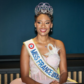 Miss France 2026 : la surprise secrète qui l’attend déjà chez elle