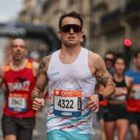 « Objectif sub 1h20 » : Hugo Clément dévoile sa performance au semi-marathon de Paris et impressionne les internautes