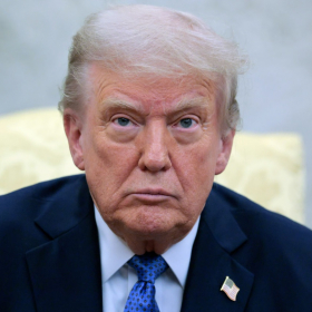 Popularité en chute libre : avec une cote de popularité sous les 40 %, Donald Trump conteste les sondages et assure bénéficier d’un « soutien silencieux »