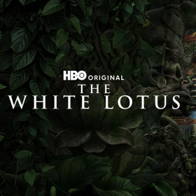 Nu à l’écran, le fils d’une légende du cinéma fait le buzz dans "The White Lotus" saison 3
