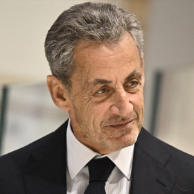 « Un cameraman n’a rien raté » : cette scène filmée lors de l’anniversaire de Nicolas Sarkozy soulève de nombreuses questions