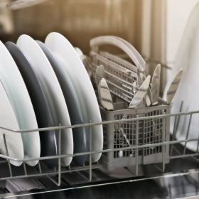 5 bonnes raisons de mettre du vinaigre blanc dans votre lave-vaisselle