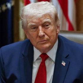 Pourquoi le sourire gêné de la journaliste Dana Perino face à Donald Trump en direct a créé un malaise et fait réagir