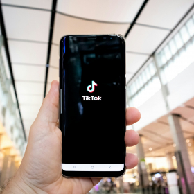 Pourquoi faire défiler des vidéos TikTok génère inévitablement de l'ennui et comment l'éviter