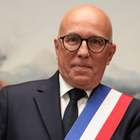 À peine élu, déjà repris en public : pourquoi l’opposition n’a rien laissé passer face à Éric Ciotti