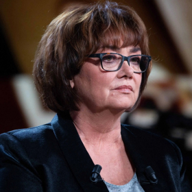 35 ans au sommet, une sortie sous tension : pourquoi Nathalie Saint-Cricq symbolise la fin d’une époque à France 2