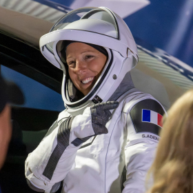 Plus de 8 400 € nets par mois : le salaire de Sophie Adenot avant son décollage vers l’ISS fait réagir