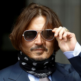 Pourquoi Tim Burton a interrompu le tournage de « Sweeney Todd » pour aider Johnny Depp