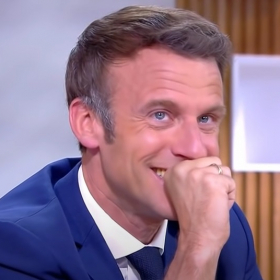 Paul de Saint-Sernin ose une vanne culottée à Emmanuel Macron devant Brigitte : la réaction du président amuse tout le monde