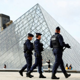 Vol au Louvre : plusieurs suspects présentés à la justice, les bijoux toujours portés disparus