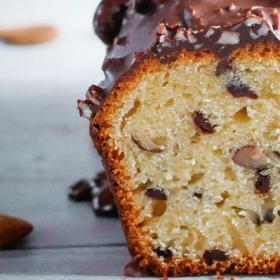 La recette du gâteau aux pépites de chocolat et glaçage rocher gourmand