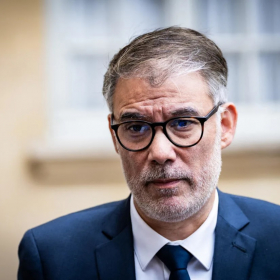 « Tambouillards », « insincérité » : Olivier Faure fragilisé par une fronde interne explosive