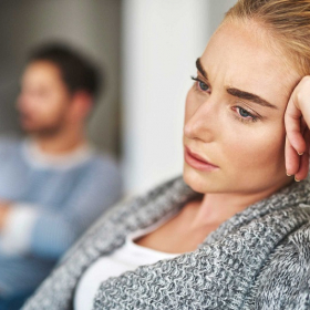 Une relation qui bat de l'aile serait aussi mauvaise pour la santé que la malbouffe !