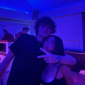 "Je t’aime de tout mon cœur" : Jade Hallyday s’adresse à Johnny dans un texte d’une rare émotion