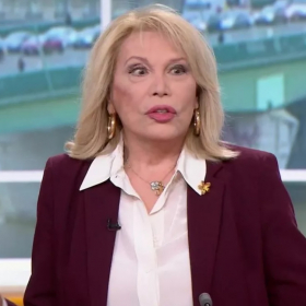 "Ça ne vous regarde pas !" : Amanda Lear recadre un chroniqueur en direct après une question trop intrusive