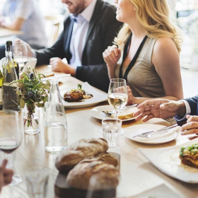 Méfiez-vous ! On a tendance à manger plus dans les restos à l'ambiance tamisée