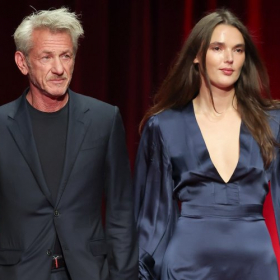 Sean Penn officialise sa relation avec Valeria Nicov, une sublime actrice de 34 ans de moins que lui