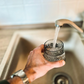 Eau du robinet : découvrez la carte interactive qui révèle les polluants présents chez vous
