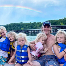 Cancer, dettes et 6 enfants : les dernières années bouleversantes de James Van Der Beek