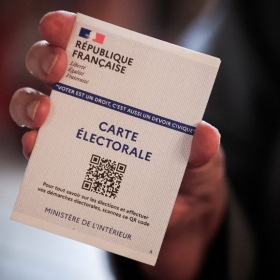 Municipales 2026 : pourquoi sortir son téléphone dans l’isoloir peut poser problème le jour du vote.