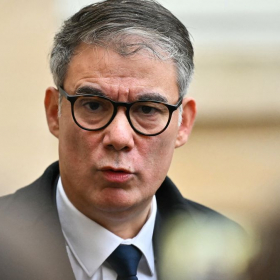 « Il faut qu’il démissionne » : Karim Bouamrane cible Olivier Faure et expose la fracture du PS