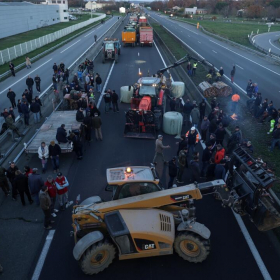 "On se met en danger" : la colère des éleveurs explose, la ministre annonce un million de vaccins
