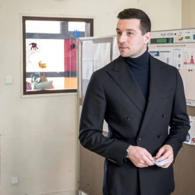 Il se rend aux urnes… mais ne peut même pas voter pour son parti : la scène inattendue vécue par Jordan Bardella