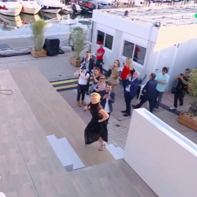Anne-Élisabeth Lemoine frôle la catastrophe en direct à Cannes à cause d'un tête-à-tête avec Tom Cruise