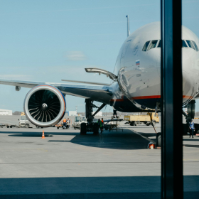 Petits aéroports et kérosène : pourquoi certains voyageurs doivent surveiller leur départ en vacances de plus près