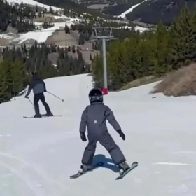 Filmé en retrait, ce geste de Meghan Markle pendant la descente d’Archie intrigue