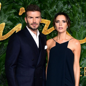 La maîtresse présumée de David Beckham ravive le scandale d'infidélité et vise Victoria