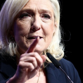 TotalEnergies “champion national” mais possible cible fiscale : le numéro d’équilibriste de Marine Le Pen