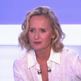 "Ça s’est passé comme ça ?" : la révélation explosive d'Arnaud Montebourg sur François Hollande choque Caroline Roux