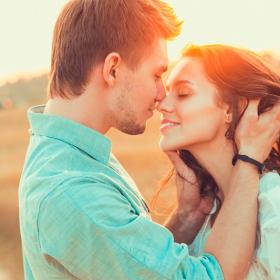 "C’était écrit" : en 2026, ces signes astrologiques pourraient vivre une rencontre guidée par le destin