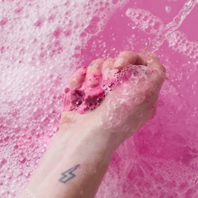 Comment calmer son anxiété sociale en quelques secondes grâce à la théorie de la boule de bain