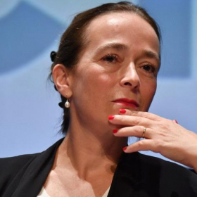 « CNews est une chaîne d’extrême droite » : la patronne de France Télévisions Delphine Ernotte accuse CNews et Vincent Bolloré