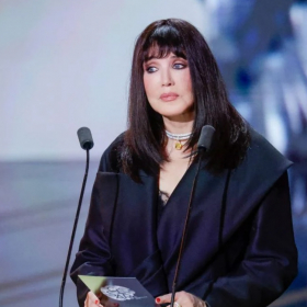 Isabelle Adjani remercie Donald Trump après la mort d’Ali Khamenei : les réseaux sociaux s’enflamment