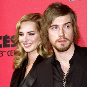 "Je le regrette" : les regrets tenaces de Julien Doré et Louise Bourgouin sur leur couple après le bad buzz monumental d'un shooting