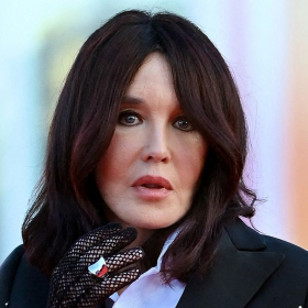 "C’est une souffrance" : Isabelle Adjani bouleversée avant son retour devant la justice