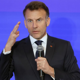 « Brigitte Macron au cœur de la polémique » : pourquoi cette vidéo continue de mettre Emmanuel Macron en difficulté