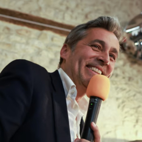 À Avignon, l’ancien présentateur du 20h Olivier Galzi crée la surprise et arrive en tête du premier tour