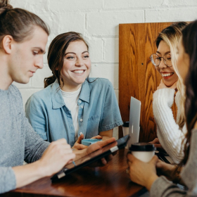 Les femmes mettraient beaucoup moins de temps que les hommes pour se décider à rompre et seraient plus directes